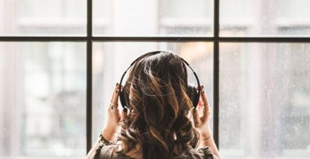 A new study in the journal of Frontier in Neurology has found that listening to classical music can actually reduce pain and inflammation
