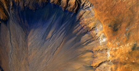 Study Finds There Are Two Types of Water on Mars