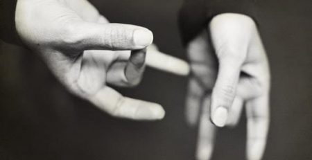 New High-Tech Glove Can Translate Sign Language into Speech
