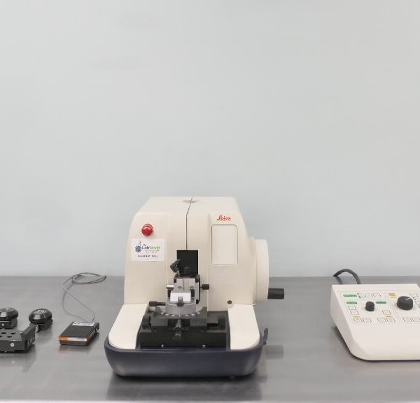 Leica RM2165 Rotary Microtome - The Lab World Group