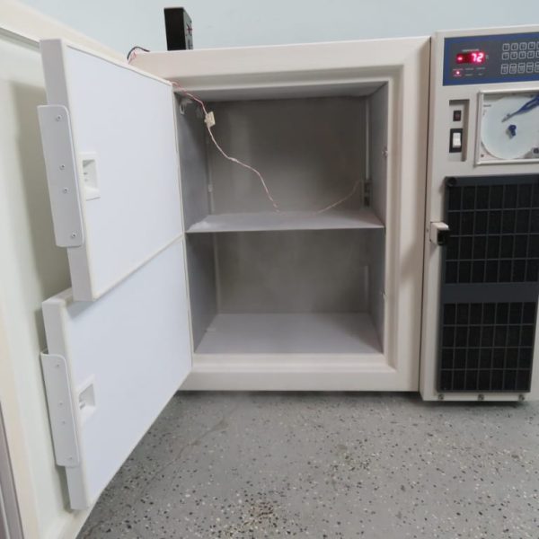 ブースター・導入液 inoppi ペットボトル成形機｜小型プラスチック容器｜医薬品容器｜ASB