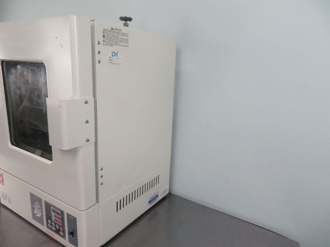 Yamato ADP31 Vacuum Drying Oven