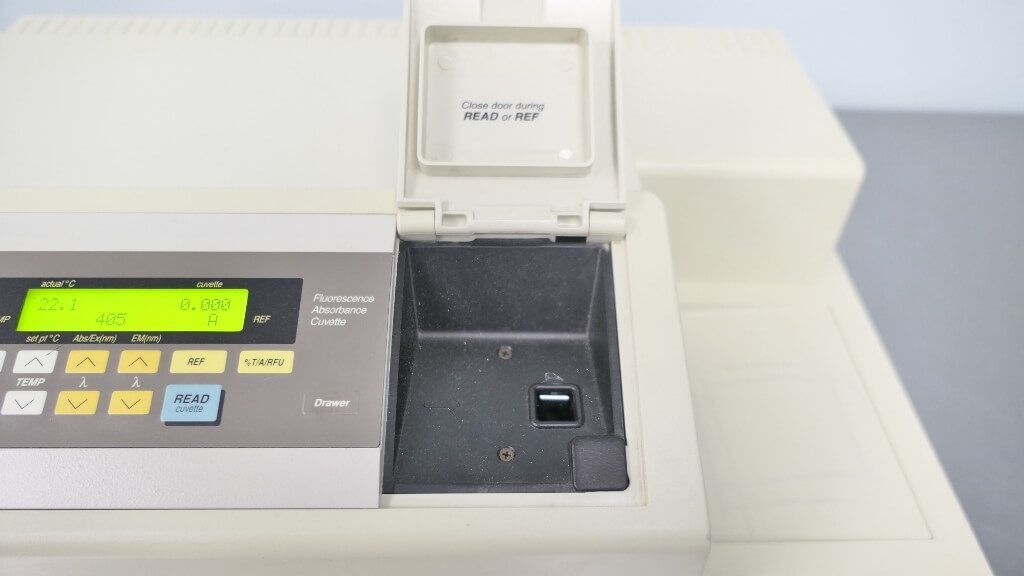 SpectraMax M2E Microplate Reader The Lab World Group