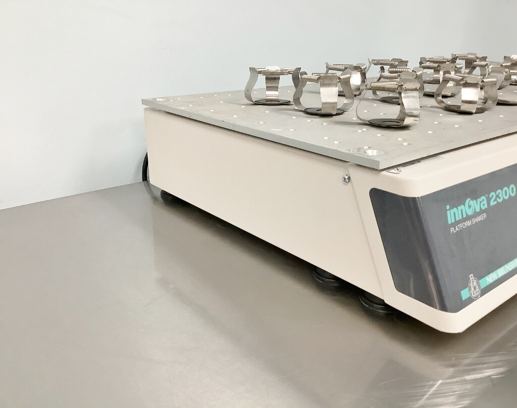 Innova 2300 Platform Shaker - The Lab Word Group