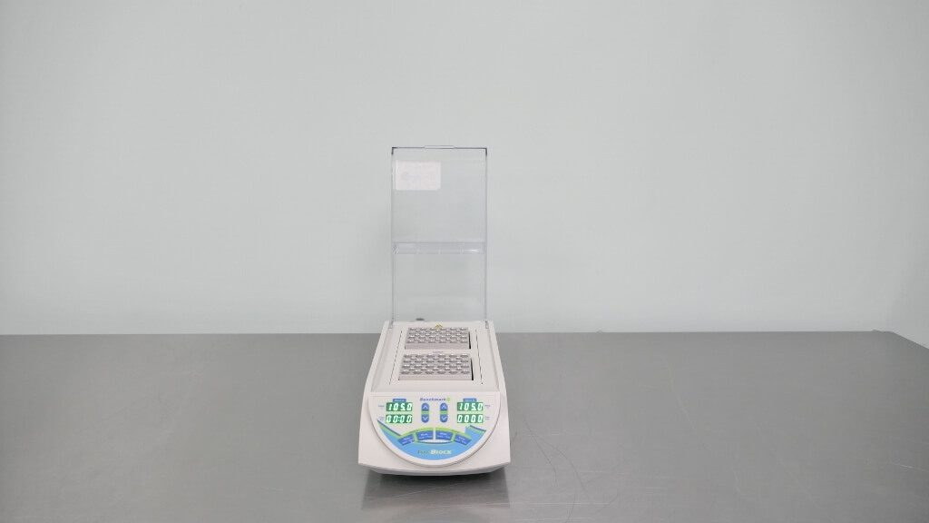 Benchmark IsoBlock Dry Bath Incubator BSH6000 The Lab World Group