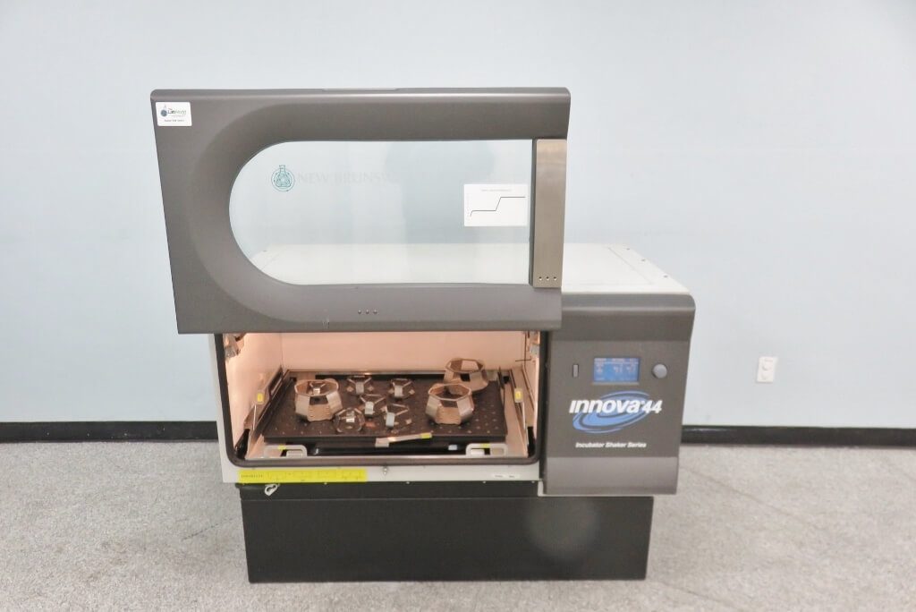 New Brunswick Innova 44 Incubator Shaker