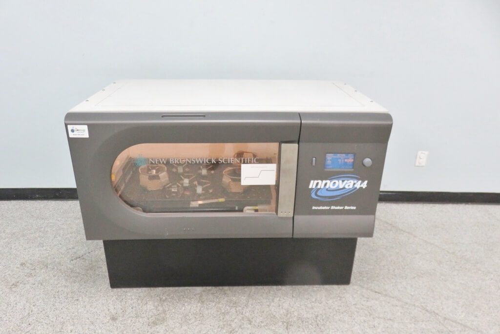 New Brunswick Innova 44 Incubator Shaker