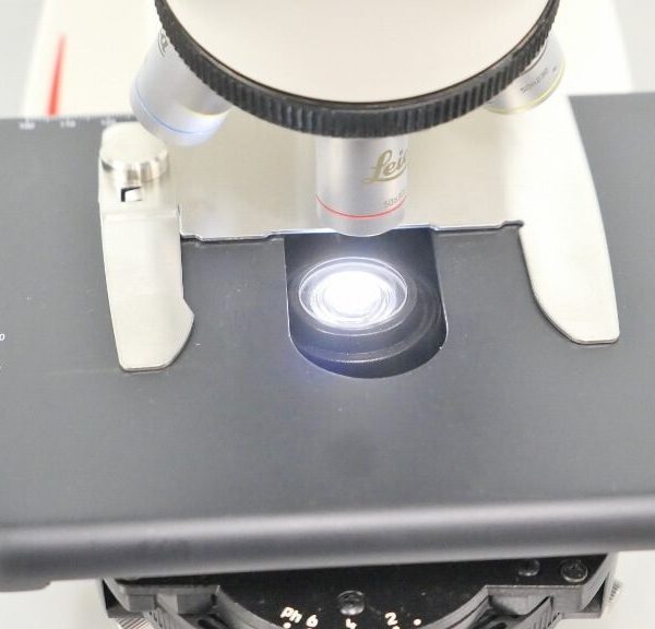 Leica DM750 Microscope with ICC50W Camera - Leica DM750 Microscope with ICC50W Camera -