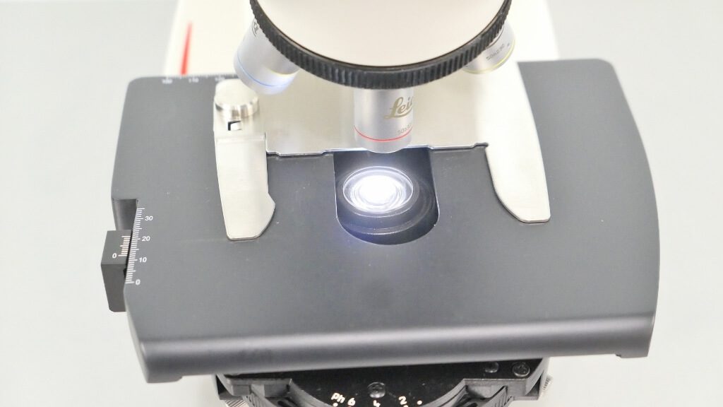 Leica DM750 Microscope with ICC50W Camera