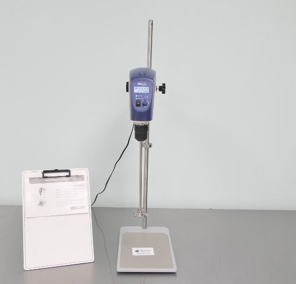 Qizlar yigitni erkalaydilar onlayn porno