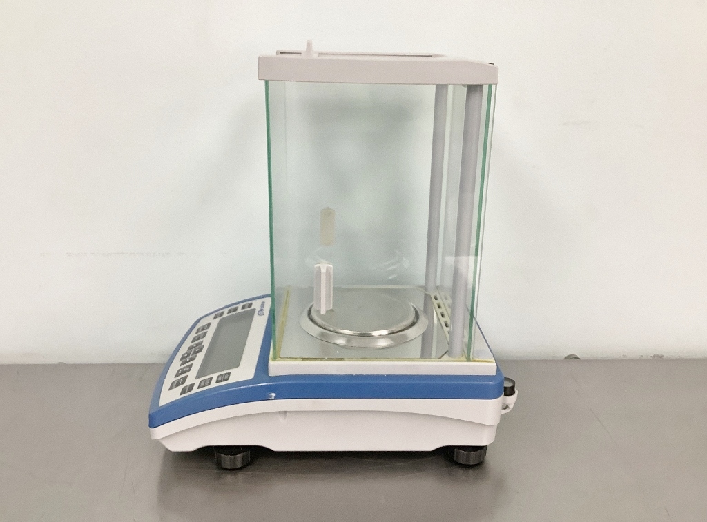 VWR Analytical Balance AC Series - The Lab World Group