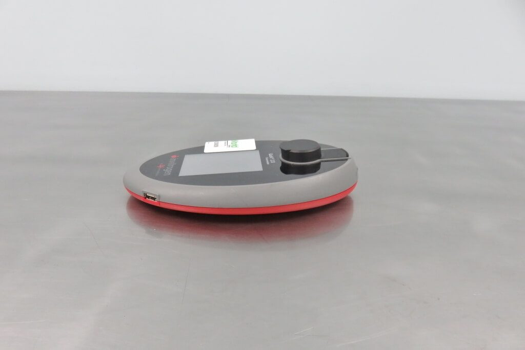 Invitrogen Qubit 2.0 Fluorometer The Lab World Group