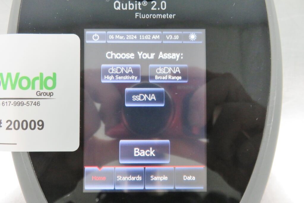 Invitrogen Qubit 2.0 Fluorometer The Lab World Group