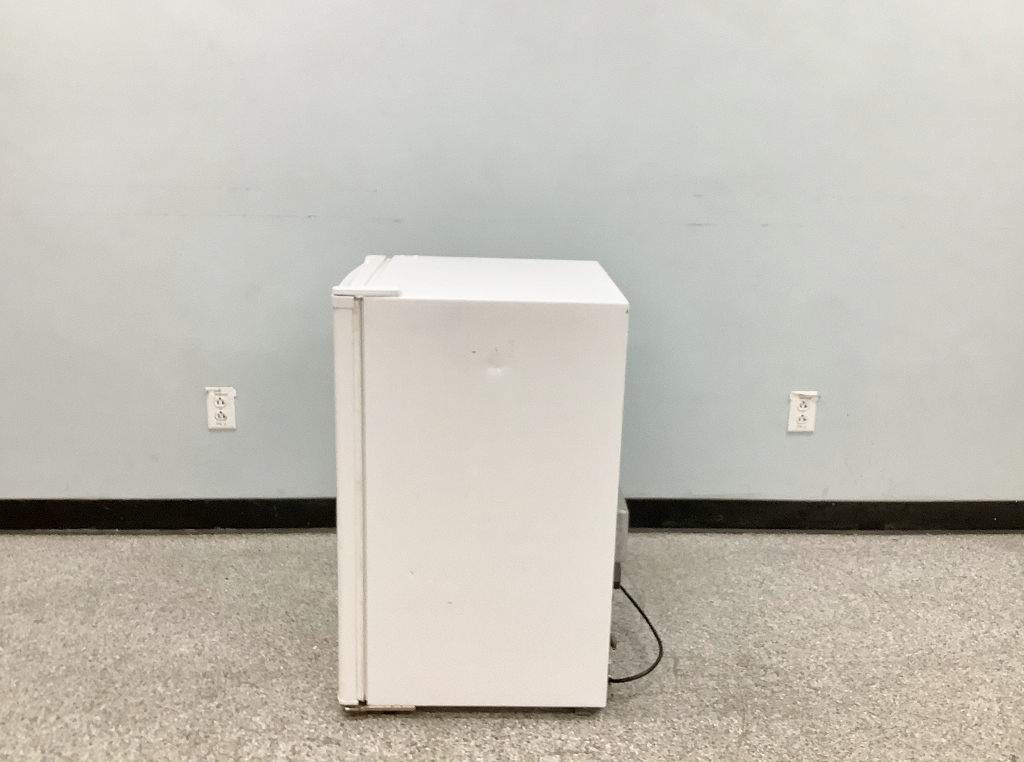 Undercounter Lab Refrigerator VWR SR-L4110W-PA 4C