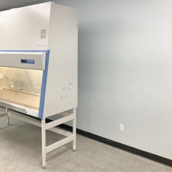 Thermo 1300 Biosafety Cabinet